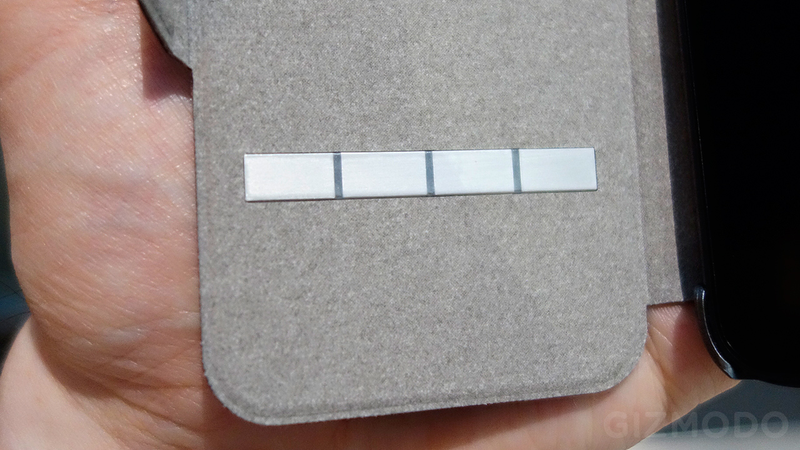 Illustration for article titled Moshi SenseCover Review: Answer Your iPhone Without Opening Its Case
